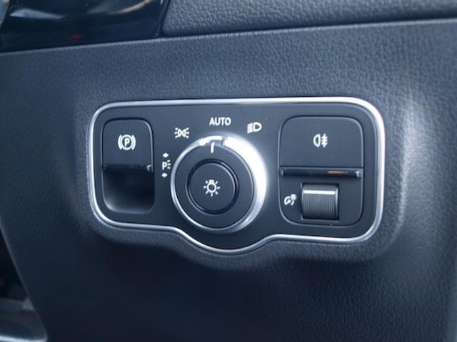 GLAクラス GLA200 d 4MATIC AMGラインパッケージ Bluetooth接続 ETC LEDヘッドライト TV アイドリングストップ クルーズコントロール コネクテッド機能 サイドカメラ シートヒーター トランクスルー ナビ(18枚目)