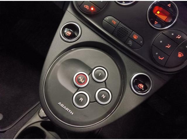 アバルト６９５Ｃ ツーリズモ　ワンオーナー　ブラックレザー　電動オープン　カープレイ　Ｂｅａｔｓプレミアムサウンドシステム　ブレンボ　レコードモンツァマフラー　純正ドラレコ（29枚目）