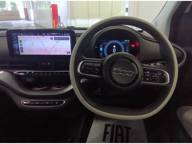 ５００ｅ アイコン　登録済未使用車　エコレザー　ガラスルーフ　ＡＣＣ　ＥＴＣ２．０　アルミホイール　運転席　助手席　シートヒーター　バックカメラ　アイシンナビ　カープレイ　ＬＥＤヘッドライト（22枚目）