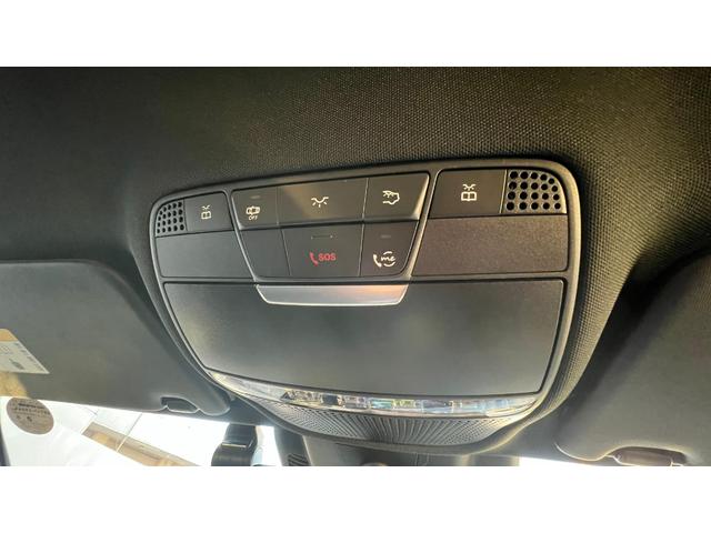 【インテリアデザイン】適度な緊張感とリラックス感が得られるデザインにより、長時間のドライブでも疲れにくく、乗員全員が高い快適性を得ながら移動空間を楽しむことができます。