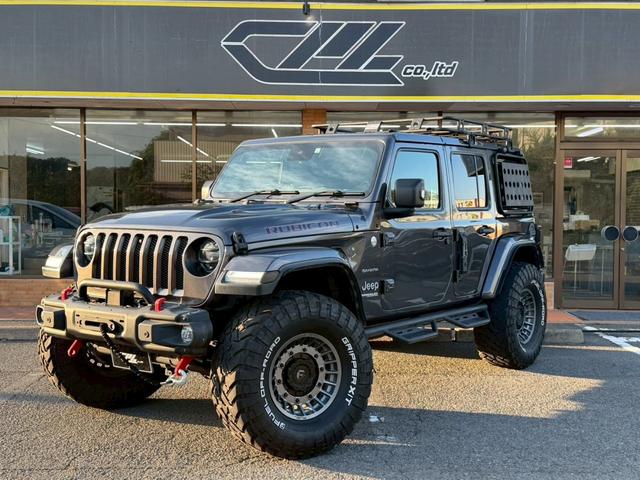 ジープ・ラングラーアンリミテッド サハラ レザーパッケージ ルビコンボンネット ルビコンバンパー JAOSマフラー FUEL17インチAW 2インチリフトアップ SMITTY BILTラック FOXショック RCウィンチ ドアステップ ヒッチ(2枚目)