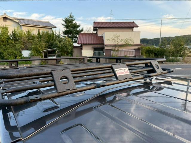 ジープ・ラングラーアンリミテッド サハラ レザーパッケージ ルビコンボンネット ルビコンバンパー JAOSマフラー FUEL17インチAW 2インチリフトアップ SMITTY BILTラック FOXショック RCウィンチ ドアステップ ヒッチ(23枚目)