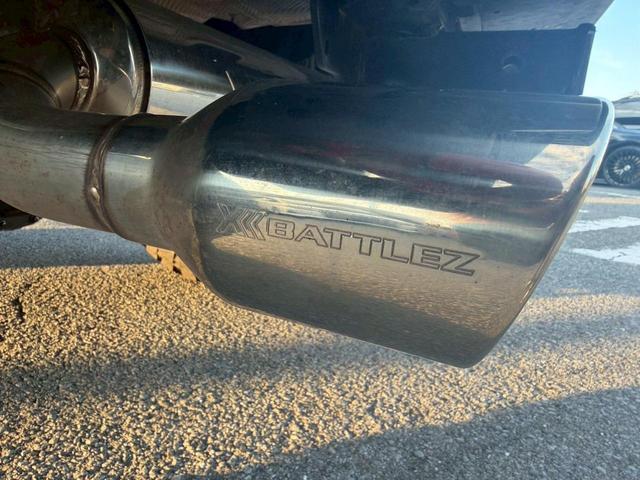 ジープ・ラングラーアンリミテッド サハラ レザーパッケージ ルビコンボンネット ルビコンバンパー JAOSマフラー FUEL17インチAW 2インチリフトアップ SMITTY BILTラック FOXショック RCウィンチ ドアステップ ヒッチ(25枚目)