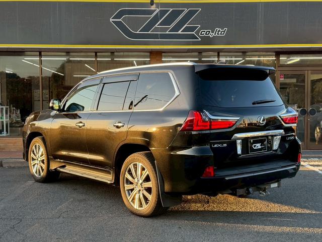 ＬＸ ＬＸ５７０　ＬＸ５７０　リアシートエンターテインメントシステム　マークレビンソンリファレンスサラウンドシステム　セーフティシステムプラス　ダークブラウン縞杢インパネ　１０本スポーク切削光輝２１インチ（7枚目）