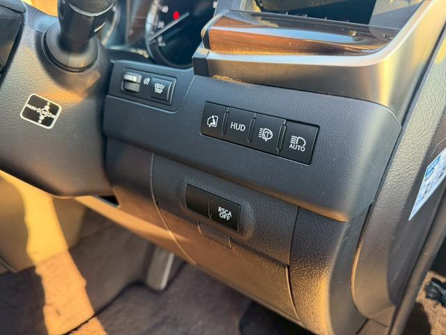 ＬＸ ＬＸ５７０　ＬＸ５７０　リアシートエンターテインメントシステム　マークレビンソンリファレンスサラウンドシステム　セーフティシステムプラス　ダークブラウン縞杢インパネ　１０本スポーク切削光輝２１インチ（9枚目）