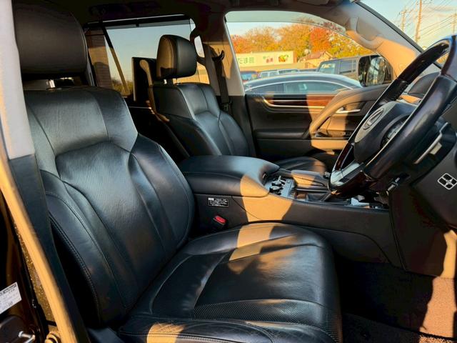 ＬＸ ＬＸ５７０　ＬＸ５７０　リアシートエンターテインメントシステム　マークレビンソンリファレンスサラウンドシステム　セーフティシステムプラス　ダークブラウン縞杢インパネ　１０本スポーク切削光輝２１インチ（12枚目）