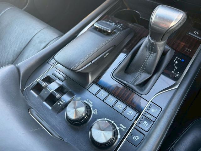 ＬＸ ＬＸ５７０　ＬＸ５７０　リアシートエンターテインメントシステム　マークレビンソンリファレンスサラウンドシステム　セーフティシステムプラス　ダークブラウン縞杢インパネ　１０本スポーク切削光輝２１インチ（18枚目）