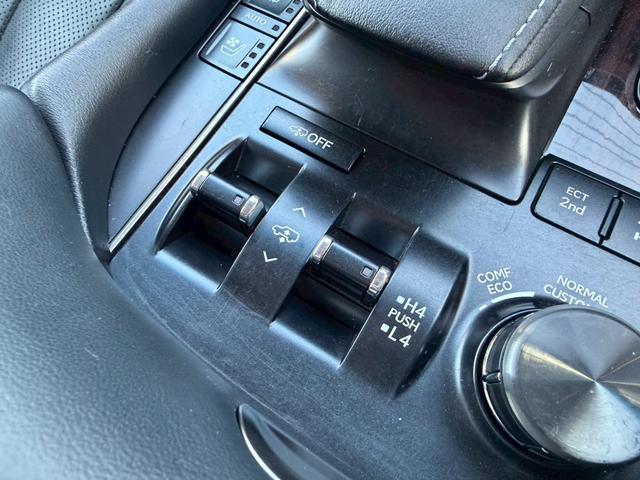 ＬＸ ＬＸ５７０　ＬＸ５７０　リアシートエンターテインメントシステム　マークレビンソンリファレンスサラウンドシステム　セーフティシステムプラス　ダークブラウン縞杢インパネ　１０本スポーク切削光輝２１インチ（19枚目）