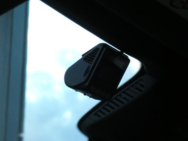 Ｅクラス Ｅ２００　スポーツ　ＡＭＧラインインテリア／ＥＸＣ－Ｐ　後期型　１オーナー　ＢＳＧ搭載　ＡＭＧエアロ／１９ＡＷ　ナッパ革／前後ヒーター　ＭＢＵＸナビ　地デジ　３６０度カメラ　Ａカープレイ　ブルメスター　ＨＵＤ　２年保証付（15枚目）