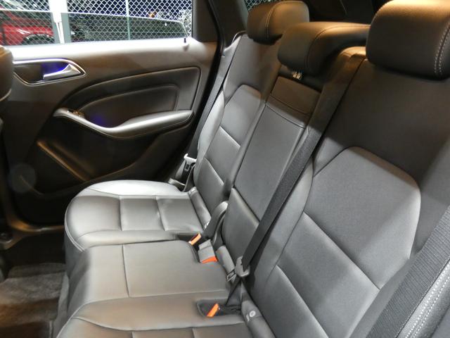 Ｂクラス Ｂ１８０　ベーシック／プレミアム／レーダーＰ　後期　キーレスゴー　黒革／ヒーター　パノラマＳＲ　ナビ　地デジ　Ａカープレイ／Ａオート　Ｂカメラ　ハーマンカードン　パドルシフト　ＬＥＤライト／自動ＨＢ　２年保証付（13枚目）
