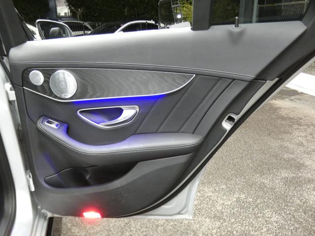 Cクラスステーションワゴン C43 4マチック ステーションワゴン レーダーP 後期 Meコネクト 黒本革 パノラマSR AMGエアロ/19AW KWダウンサス/ワイドスペーサー ナビ 地デジ Aカープレイ Bカメラ ブルメスター HUD 自動テールゲート 2年保証付(30枚目)