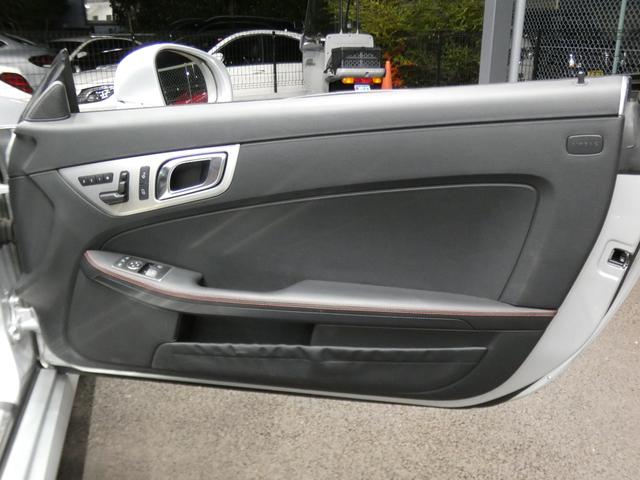 SLK SLK200ブルーエフィシェンシー AMGスポーツPKG 1オーナー AMGエアロ/18AW 黒本革/ヒーター/エアスカーフ 純正ナビ 地デジ ダイナミックハンドリングP パドルシフト キセノンライト インテリジェントライト 2年保証付(29枚目)