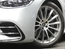 足元にはAMG20インチマルチスポークアルミホイールを装着!メルセデスならではの高いブレーキ性能を発揮する放熱性に優れたドリルドローターを装備!PRE-SAFEブレーキなども搭載しております!