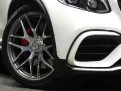 足元には洗練されたデザインのＡＭＧ２１インチクロススポークアルミホイールを装備しています！メルセデスベンツ特有の安心・安定感のあるブレーキシステムも好評です！ＴＥＬ：０４７−３０７−９９３３ 5