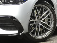 足元には洗練されたデザインのＡＭＧ１９インチ５スポークアルミホイールを装備しています！メルセデスＡＭＧ特有の安心・安定感のあるブレーキシステムも好評です！ＴＥＬ：０４７−３０７−９９３３ 6