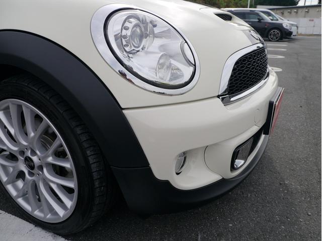 ＭＩＮＩ クーパーＳ　１６００ｃｃターボエンジン　６速オートマホワイトブラックツートンボディ　１７インチＡＷ　パドルシフト　ナビ　地デジＴＶ　記録簿　スペアキー（11枚目）