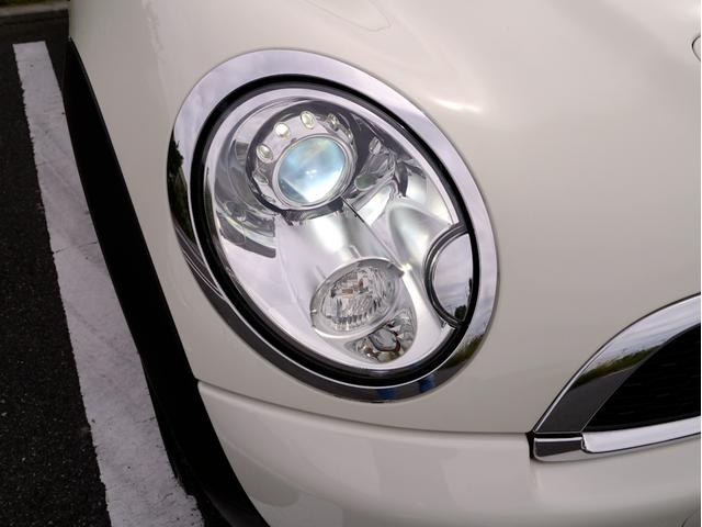 ＭＩＮＩ クーパーＳ　１６００ｃｃターボエンジン　６速オートマホワイトブラックツートンボディ　１７インチＡＷ　パドルシフト　ナビ　地デジＴＶ　記録簿　スペアキー（18枚目）