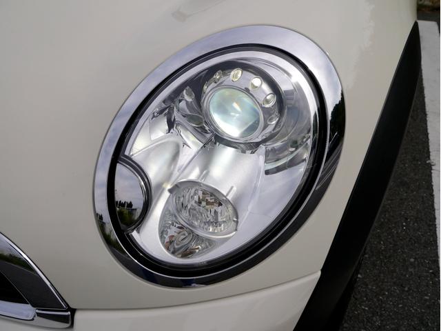 ＭＩＮＩ クーパーＳ　１６００ｃｃターボエンジン　６速オートマホワイトブラックツートンボディ　１７インチＡＷ　パドルシフト　ナビ　地デジＴＶ　記録簿　スペアキー（19枚目）