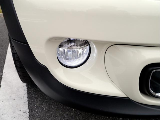 ＭＩＮＩ クーパーＳ　１６００ｃｃターボエンジン　６速オートマホワイトブラックツートンボディ　１７インチＡＷ　パドルシフト　ナビ　地デジＴＶ　記録簿　スペアキー（20枚目）