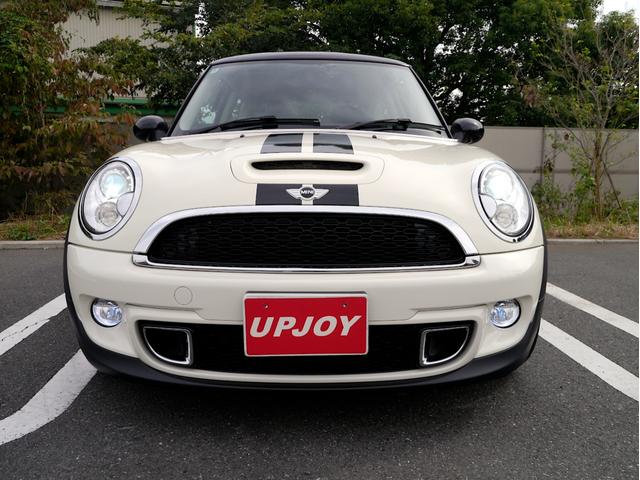 ＭＩＮＩ クーパーＳ　１６００ｃｃターボエンジン　６速オートマホワイトブラックツートンボディ　１７インチＡＷ　パドルシフト　ナビ　地デジＴＶ　記録簿　スペアキー（21枚目）