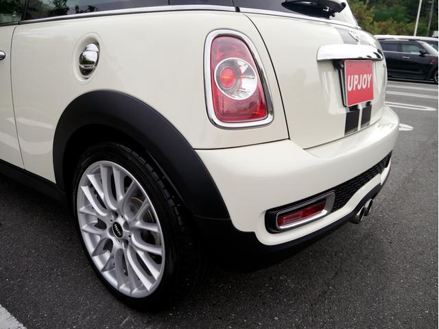 ＭＩＮＩ クーパーＳ　１６００ｃｃターボエンジン　６速オートマホワイトブラックツートンボディ　１７インチＡＷ　パドルシフト　ナビ　地デジＴＶ　記録簿　スペアキー（25枚目）