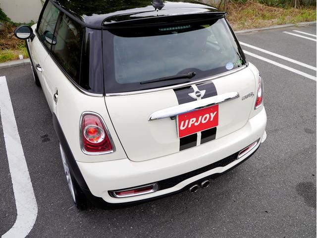 ＭＩＮＩ クーパーＳ　１６００ｃｃターボエンジン　６速オートマホワイトブラックツートンボディ　１７インチＡＷ　パドルシフト　ナビ　地デジＴＶ　記録簿　スペアキー（26枚目）