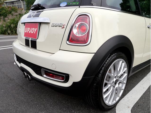 ＭＩＮＩ クーパーＳ　１６００ｃｃターボエンジン　６速オートマホワイトブラックツートンボディ　１７インチＡＷ　パドルシフト　ナビ　地デジＴＶ　記録簿　スペアキー（28枚目）