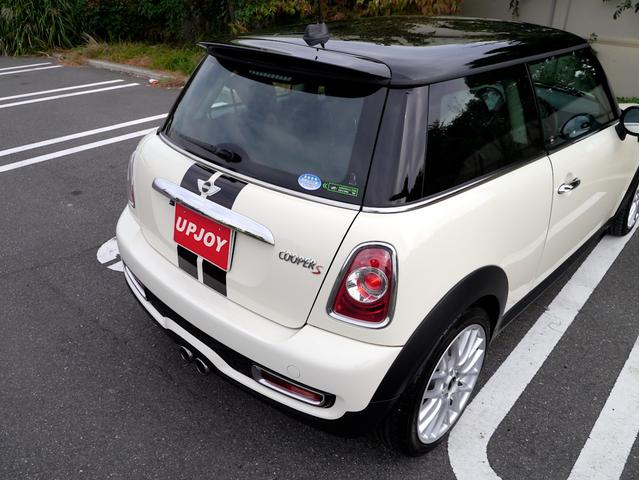 ＭＩＮＩ クーパーＳ　１６００ｃｃターボエンジン　６速オートマホワイトブラックツートンボディ　１７インチＡＷ　パドルシフト　ナビ　地デジＴＶ　記録簿　スペアキー（29枚目）