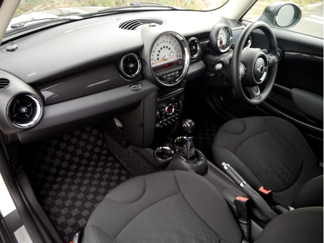 ＭＩＮＩ クーパーＳ　１６００ｃｃターボエンジン　６速オートマホワイトブラックツートンボディ　１７インチＡＷ　パドルシフト　ナビ　地デジＴＶ　記録簿　スペアキー（45枚目）