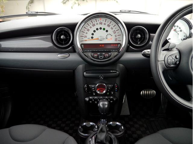 ＭＩＮＩ クーパーＳ　１６００ｃｃターボエンジン　６速オートマホワイトブラックツートンボディ　１７インチＡＷ　パドルシフト　ナビ　地デジＴＶ　記録簿　スペアキー（51枚目）