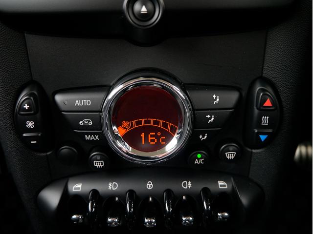 ＭＩＮＩ クーパーＳ　１６００ｃｃターボエンジン　６速オートマホワイトブラックツートンボディ　１７インチＡＷ　パドルシフト　ナビ　地デジＴＶ　記録簿　スペアキー（54枚目）