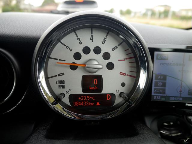 ＭＩＮＩ クーパーＳ　１６００ｃｃターボエンジン　６速オートマホワイトブラックツートンボディ　１７インチＡＷ　パドルシフト　ナビ　地デジＴＶ　記録簿　スペアキー（59枚目）