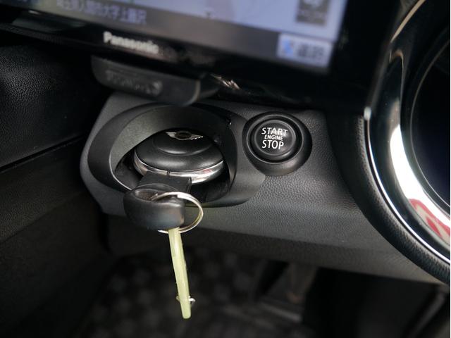 ＭＩＮＩ クーパーＳ　１６００ｃｃターボエンジン　６速オートマホワイトブラックツートンボディ　１７インチＡＷ　パドルシフト　ナビ　地デジＴＶ　記録簿　スペアキー（61枚目）