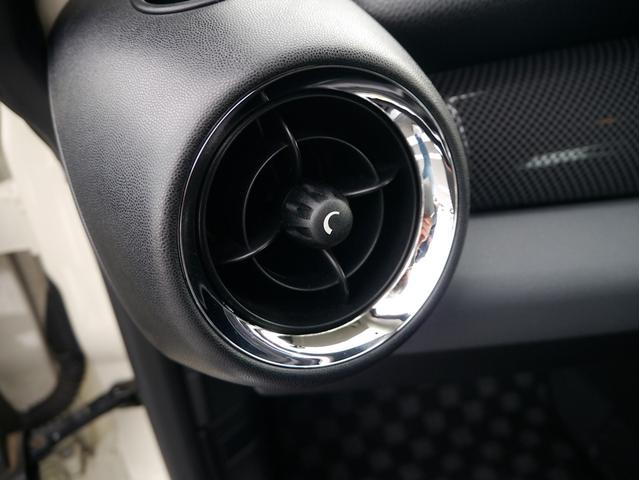 ＭＩＮＩ クーパーＳ　１６００ｃｃターボエンジン　６速オートマホワイトブラックツートンボディ　１７インチＡＷ　パドルシフト　ナビ　地デジＴＶ　記録簿　スペアキー（64枚目）