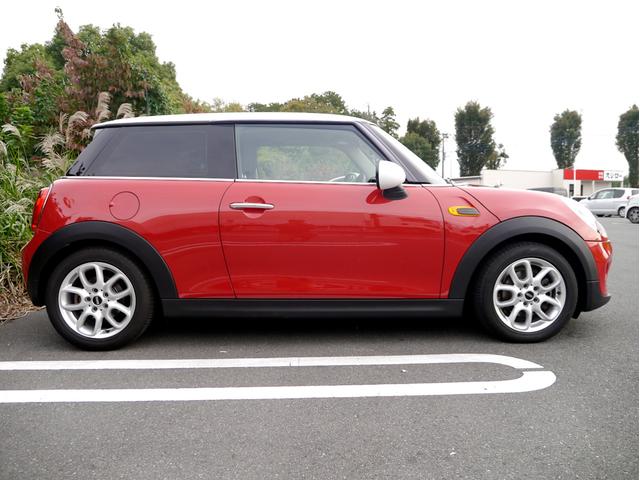 MINI ワン ワン 6速マニュアル車 ブレイジングレッドメタリック アイドリングストップ 記録簿 スペアキー(6枚目)