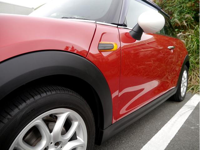 MINI ワン ワン 6速マニュアル車 ブレイジングレッドメタリック アイドリングストップ 記録簿 スペアキー(24枚目)