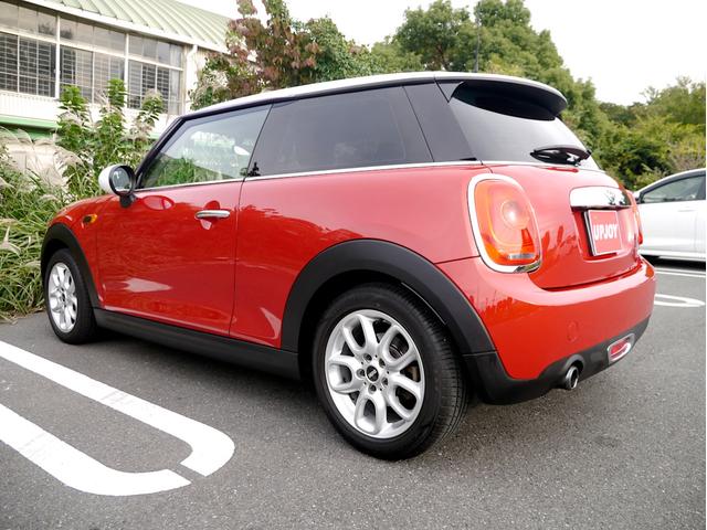 MINI ワン ワン 6速マニュアル車 ブレイジングレッドメタリック アイドリングストップ 記録簿 スペアキー(25枚目)