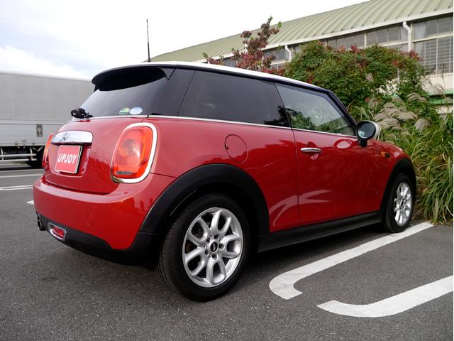 MINI ワン ワン 6速マニュアル車 ブレイジングレッドメタリック アイドリングストップ 記録簿 スペアキー(29枚目)