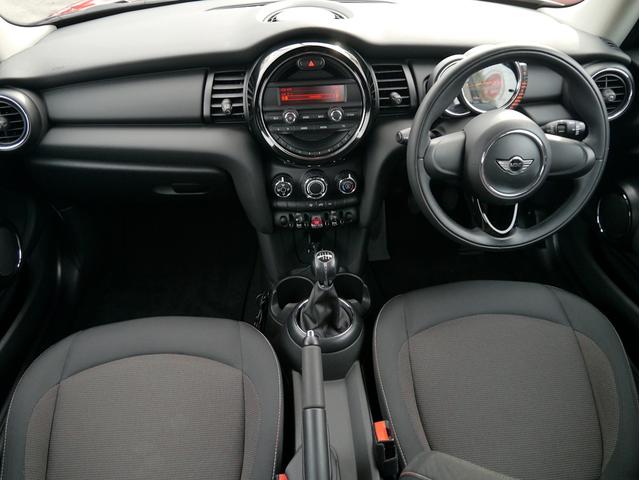 MINI ワン ワン 6速マニュアル車 ブレイジングレッドメタリック アイドリングストップ 記録簿 スペアキー(40枚目)