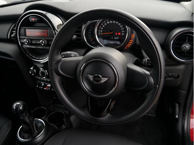 MINI ワン ワン 6速マニュアル車 ブレイジングレッドメタリック アイドリングストップ 記録簿 スペアキー(41枚目)