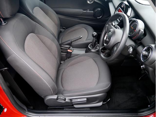 MINI ワン ワン 6速マニュアル車 ブレイジングレッドメタリック アイドリングストップ 記録簿 スペアキー(42枚目)