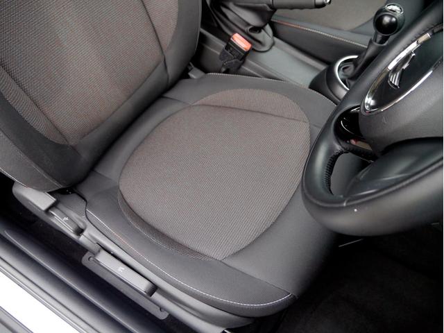 MINI ワン ワン 6速マニュアル車 ブレイジングレッドメタリック アイドリングストップ 記録簿 スペアキー(44枚目)
