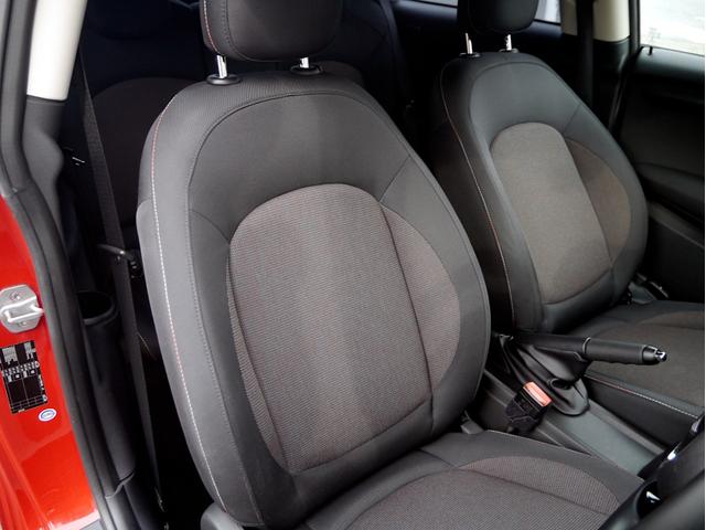 MINI ワン ワン 6速マニュアル車 ブレイジングレッドメタリック アイドリングストップ 記録簿 スペアキー(45枚目)