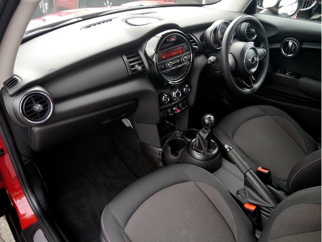 MINI ワン ワン 6速マニュアル車 ブレイジングレッドメタリック アイドリングストップ 記録簿 スペアキー(46枚目)