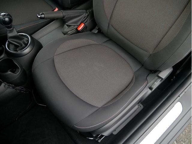MINI ワン ワン 6速マニュアル車 ブレイジングレッドメタリック アイドリングストップ 記録簿 スペアキー(50枚目)