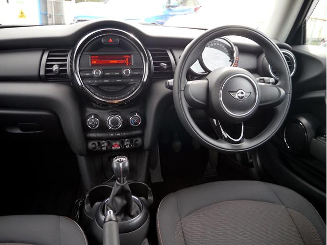 MINI ワン ワン 6速マニュアル車 ブレイジングレッドメタリック アイドリングストップ 記録簿 スペアキー(52枚目)