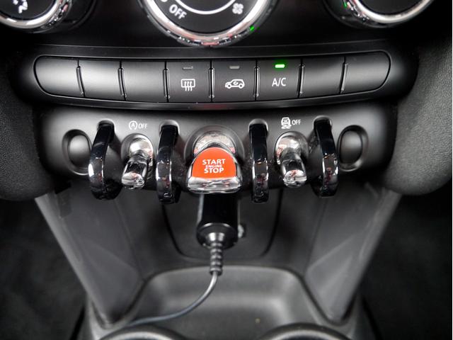 MINI ワン ワン 6速マニュアル車 ブレイジングレッドメタリック アイドリングストップ 記録簿 スペアキー(56枚目)