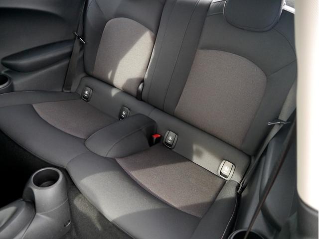 MINI ワン ワン 6速マニュアル車 ブレイジングレッドメタリック アイドリングストップ 記録簿 スペアキー(68枚目)