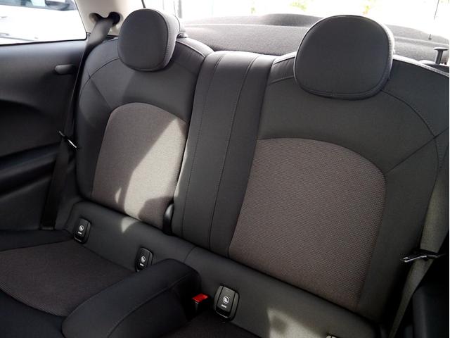 MINI ワン ワン 6速マニュアル車 ブレイジングレッドメタリック アイドリングストップ 記録簿 スペアキー(70枚目)