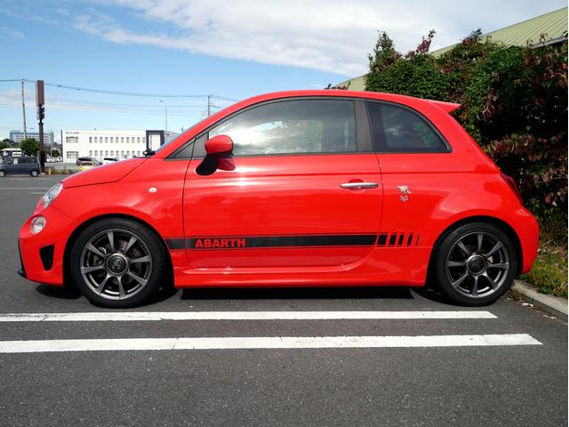 アバルト５９５ ベースグレード　１オーナー車　１４００ｃｃターボ　５速マニュアル　Ｌａｒｇｕｓ製車高調スペックＳ　調整式スタビリンク　車高調レンチ　レコードモンツァマフラー　スペアキー（7枚目）